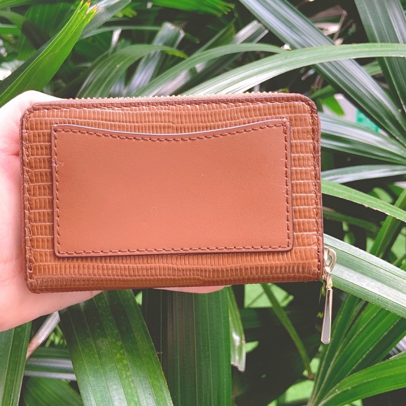 Micheal Kors wallet - Picture 2 of 16